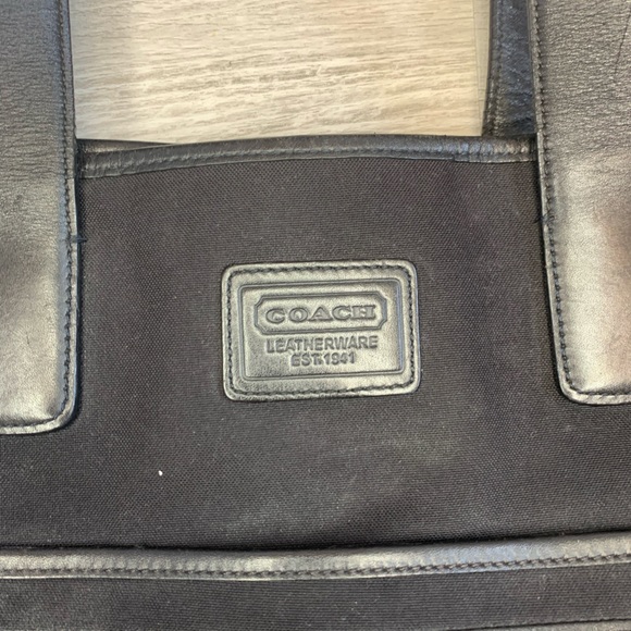 This is a vintage Coach bag, it is also authentic genuine leather! - Picture 3 of 8